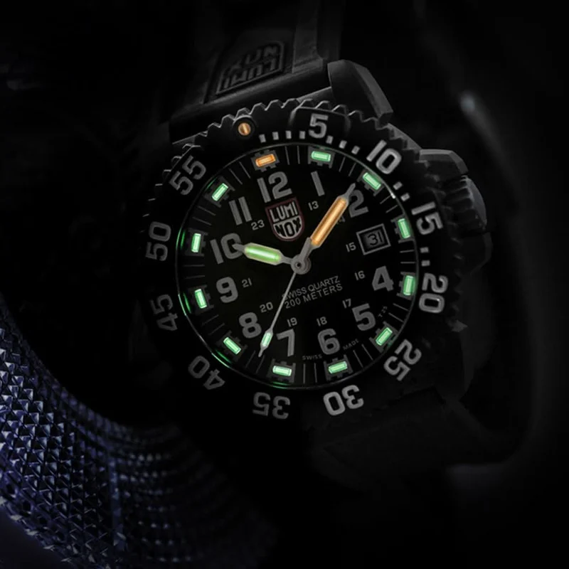 Luminox Navy SEAL 3051.F Herrenuhr • LLT System • Carbonox