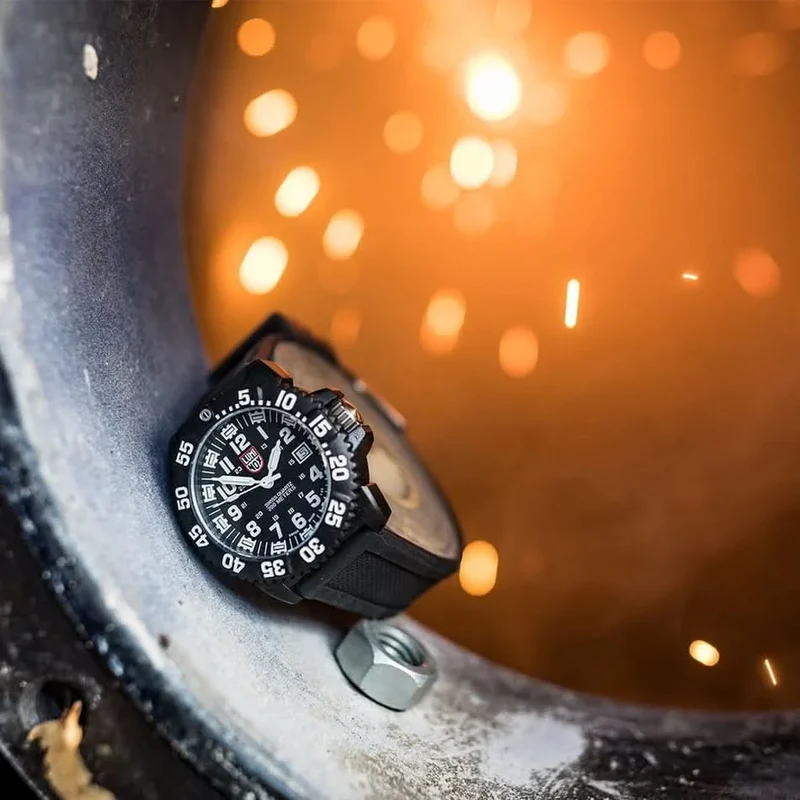Luminox Navy SEAL 3051.F Herrenuhr • LLT System • Carbonox