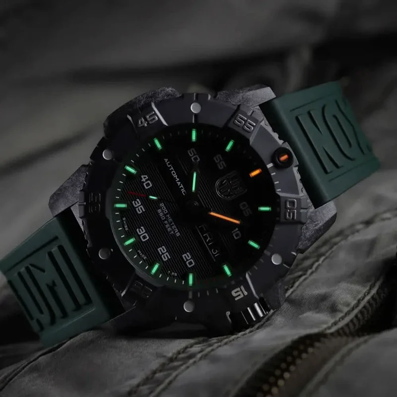 Luminox Master Carbon SEAL XS.3877 Herrenuhr • Swiss Automatic • CARBONOX™+