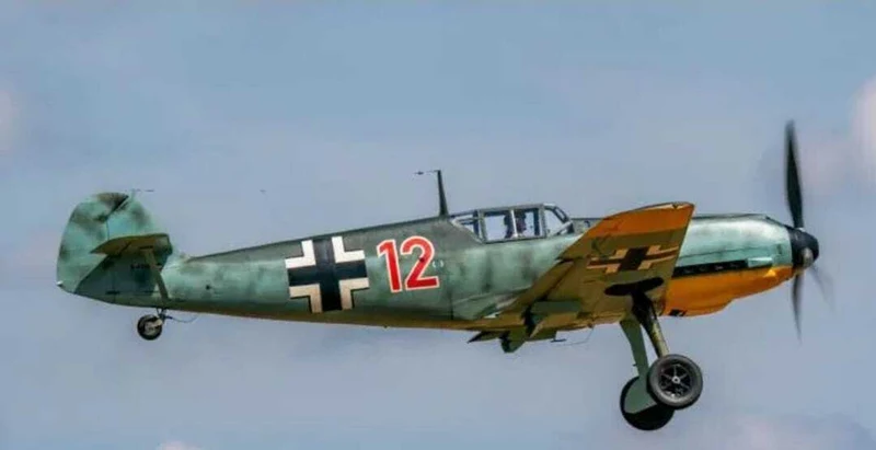 Messerschmitt ME 109 ME109-42R12L Herrenuhr • Historisches Flieger-Design • Made in Germany