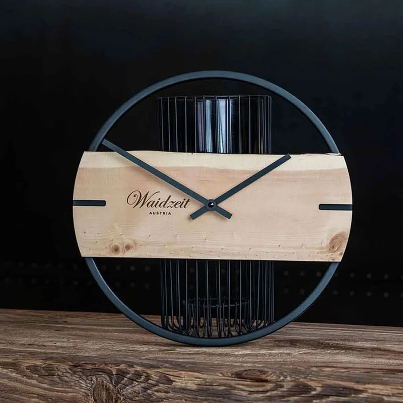 Waidzeit Wanduhr 30,5 cm Ø Holz • Echtholz • Präzises Junghans Quarzwerk