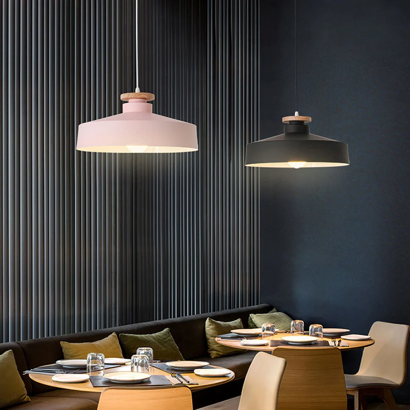 Hanglamp met Houten Kap en Aluminium Accent – Scandinavisch Design voor Eetkamer en Woonkamer | Sansoti
