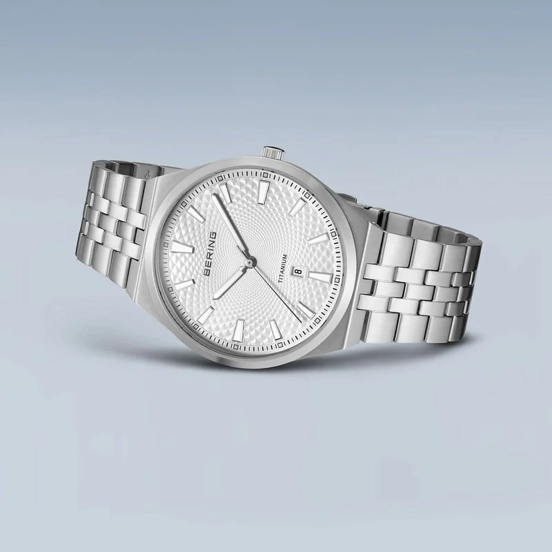 Bering Titanium 16141-704 Herrenuhr • Ultraleichtes Titan • Kratzfestes Saphirglas