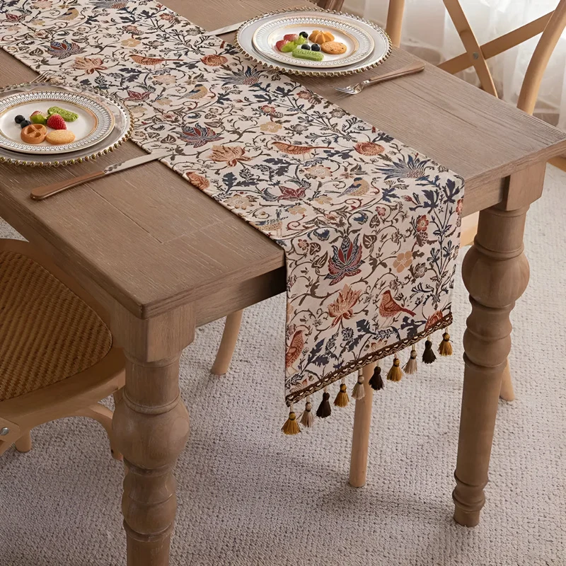 Vintage Jacquard Tafelloper met Vogel & Bloemmotief – Landelijke Elegantie met Kwastjes | Sansoti