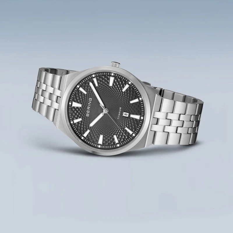 Bering Titanium 16141-703 Herrenuhr • Kratzfestes Saphirglas • Ultraleichtes Titan