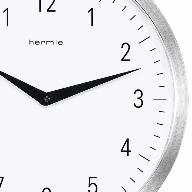 Hermle Wanduhr 30x30x4 cm Edelstahl • Funkgesteuert • Zeitloses Design