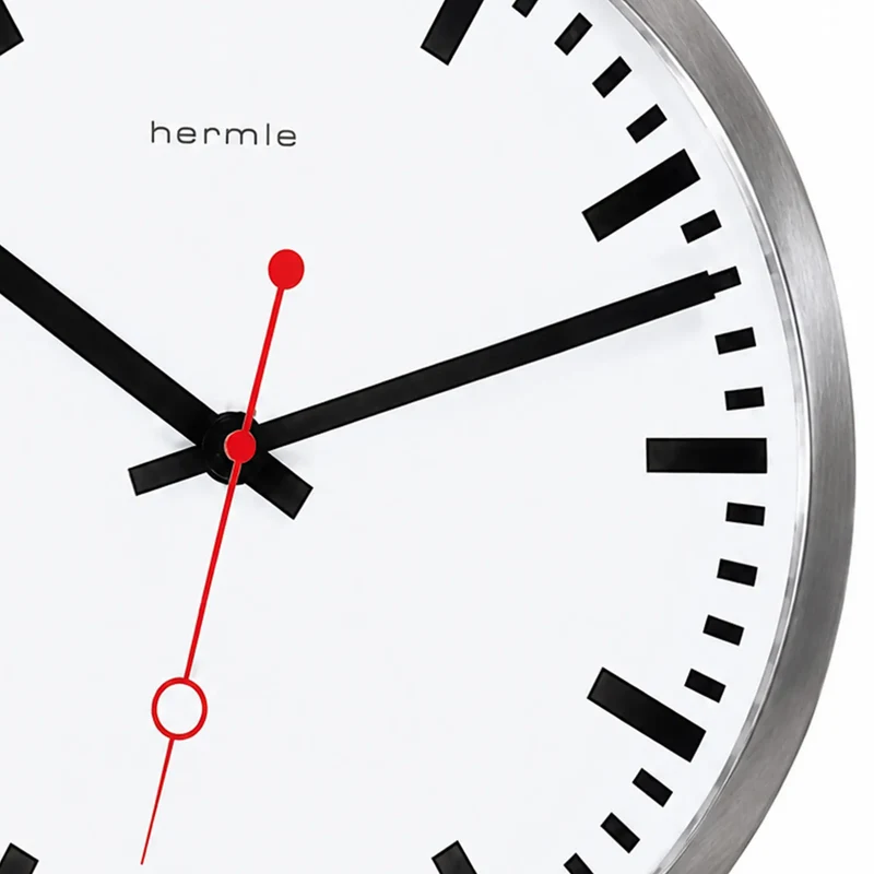Hermle Wanduhr 30,5x30,5x5 cm Edelstahl • Lautloses Quarzwerk • Modernes Design