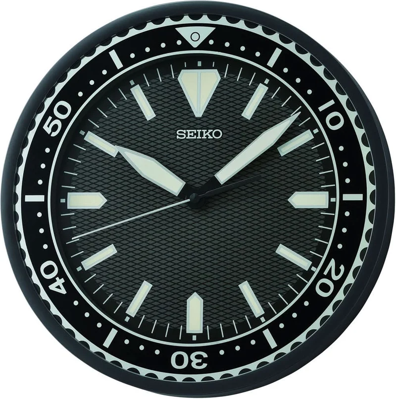 Seiko Wanduhr 30x30x4,5 cm Kunststoff • Geräuschloses Quarzwerk • Leuchtzeiger