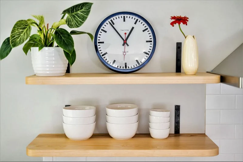 Hermle Wanduhr 30x30x5 cm Edelstahl • Quarz Uhrwerk • Modernes Design