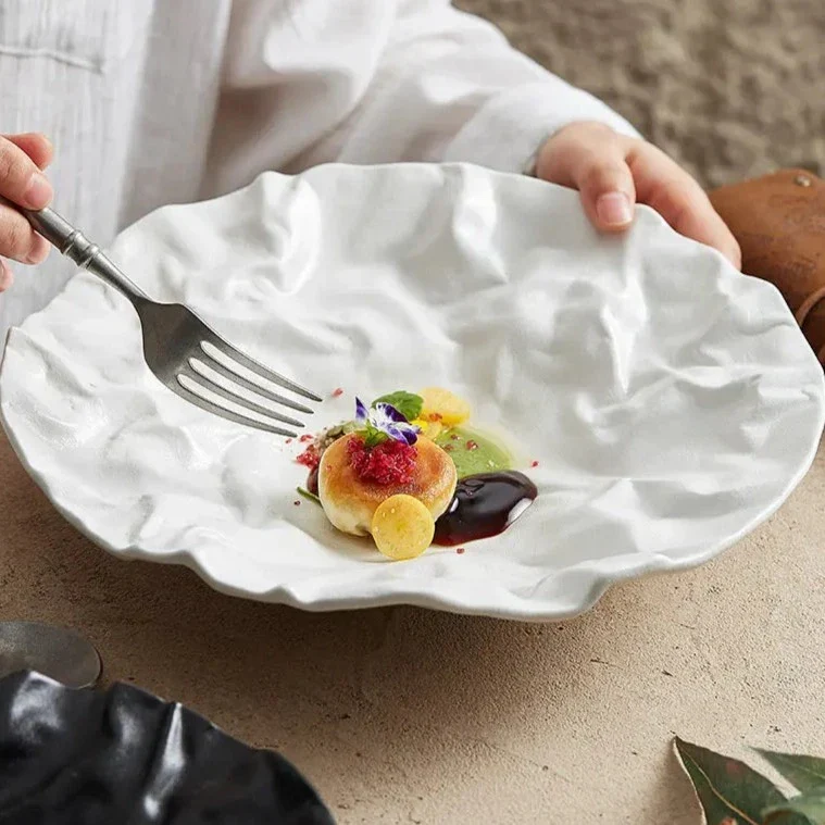 Keramische Kom met Golvende Structuur 23cm & 28cm Wit en Zwart Serviesschaal voor Salades en Soepen Stijlvol Tafelstyling | Sansoti