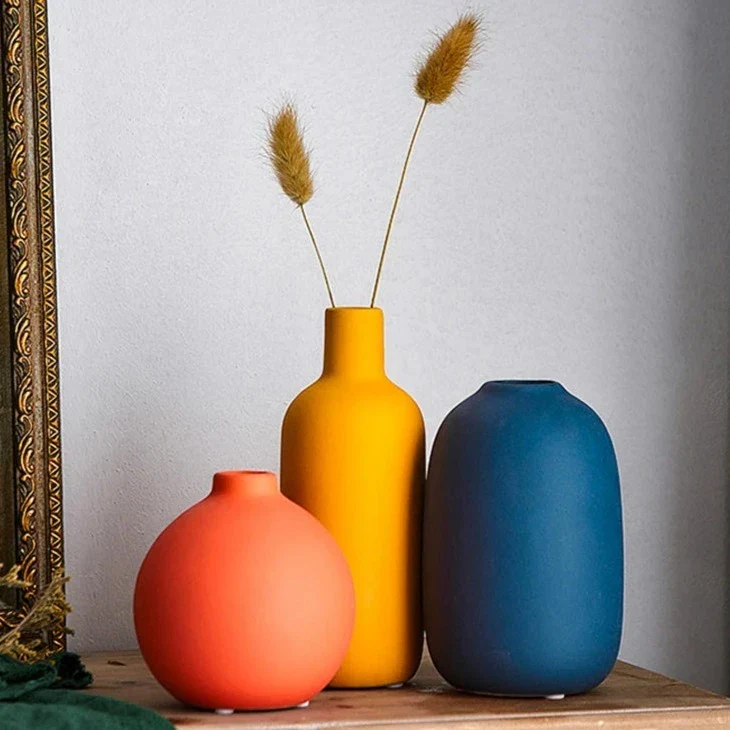 Keramische Vaas met Handgeschilderde Scandinavische Motieven – Decoratieve Bloemenvaas voor Woonkamer en Tafel | Sansoti