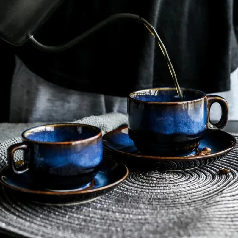 Keramische Mok & Schotel Set Diepblauw Bone China met Antieke Details | Sansoti