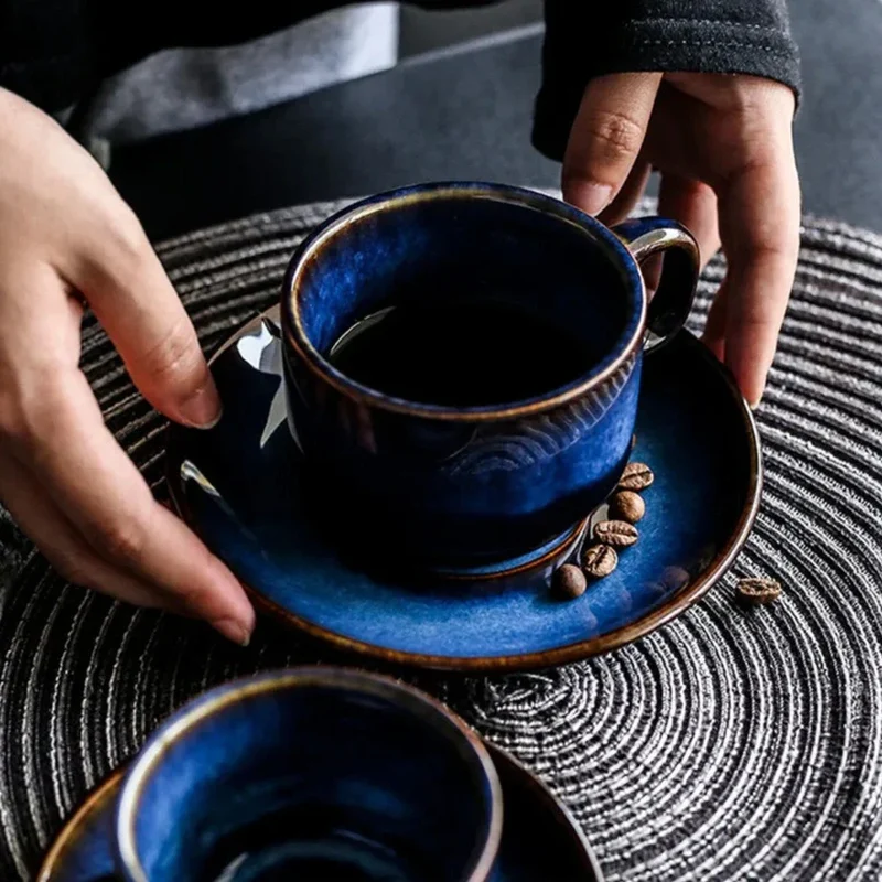 Keramische Mok & Schotel Set Diepblauw Bone China met Antieke Details | Sansoti