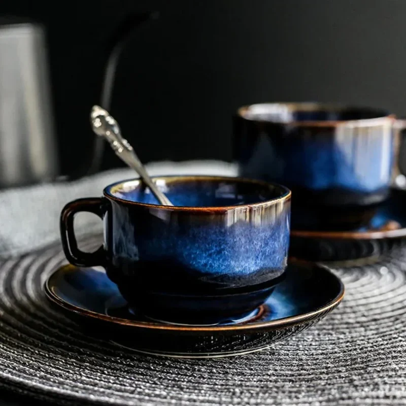 Keramische Mok & Schotel Set Diepblauw Bone China met Antieke Details | Sansoti