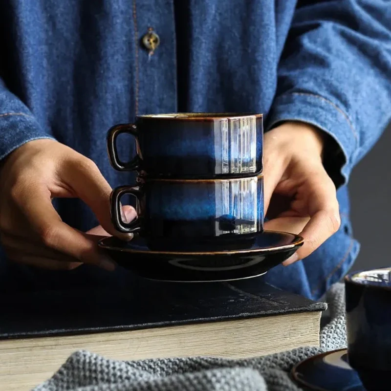 Keramische Mok & Schotel Set Diepblauw Bone China met Antieke Details | Sansoti
