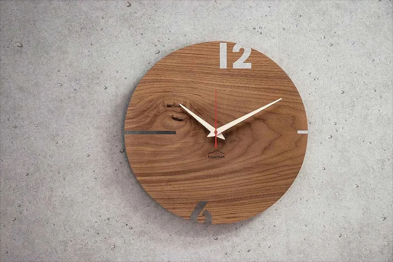 huamet Wanduhr 30x30x3,7 cm Holz • Hochwertiges Walnussholz • Handgefertigt in Südtirol