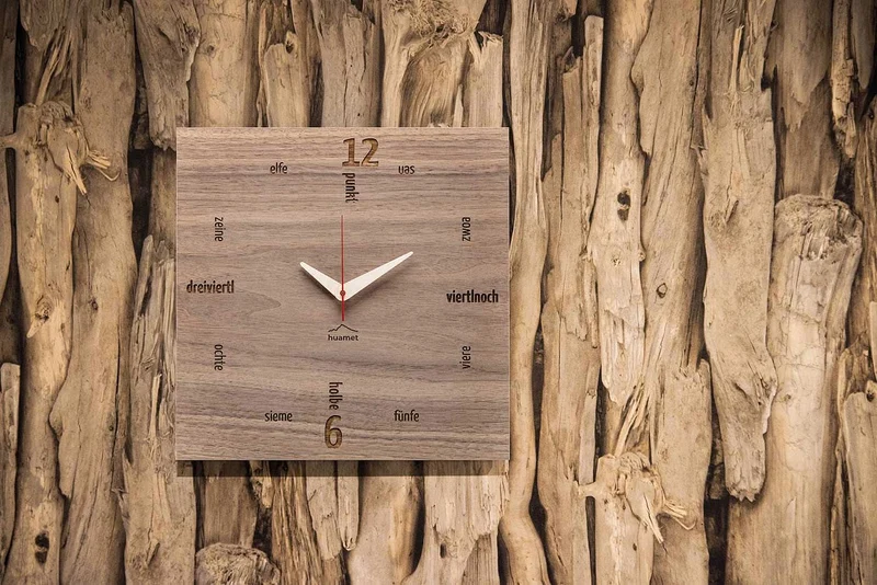 huamet Wanduhr 30x30x3,7 cm Holz • Echtholz Nussbaum • Präzises Quarzwerk
