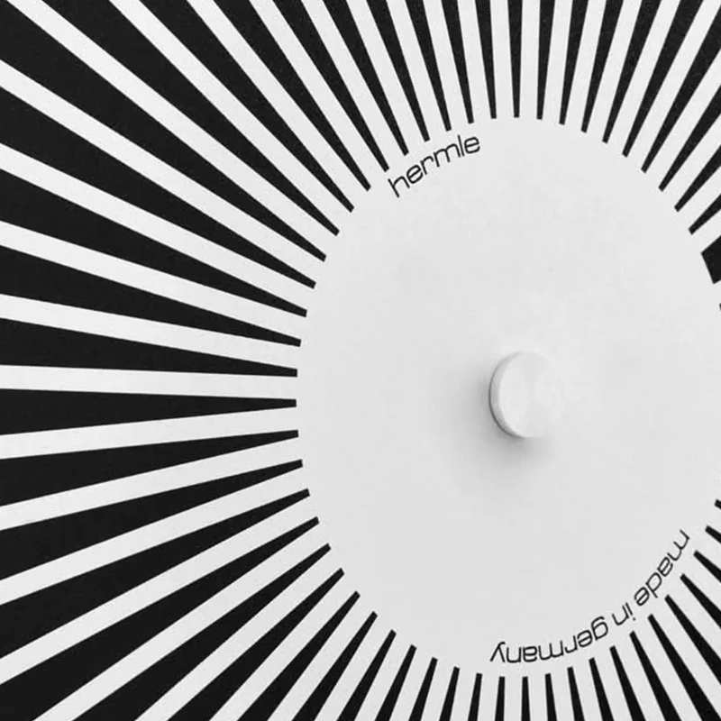 Hermle Wanduhr 50 cm Ø Aluminium • Innovatives Scheiben-Uhrwerk • Geräuschlos