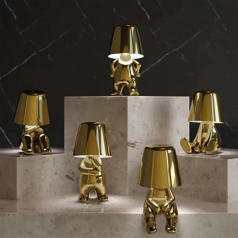 Denkende Figuur Tafellamp Goudkleurig IJzer USB Oplaadbaar Sculptuur Verlichting | Sansoti